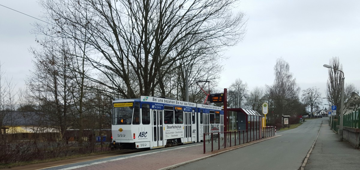 KT4D 239 an der Endhaltestelle Reusa in Plauen kurz vor der Abfahrt. | 13.02.2016 