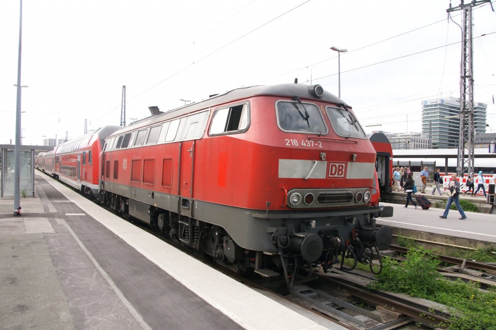 218 437-2 am 11. August 2001 im M�nchner Hauptbahnhof.