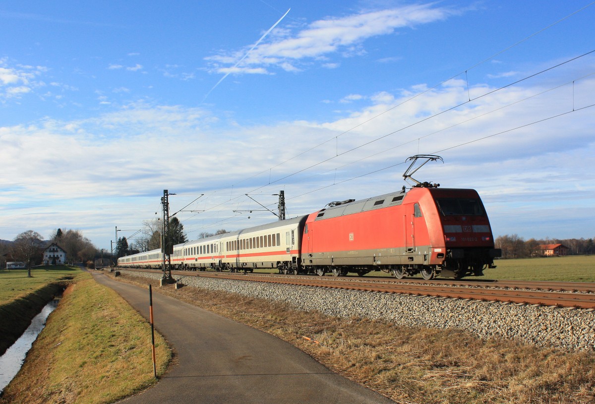 101 022-2 am 22. Dezember 2013 auf dem Weg nach Salzburg bei �bersee am Chiemsee.