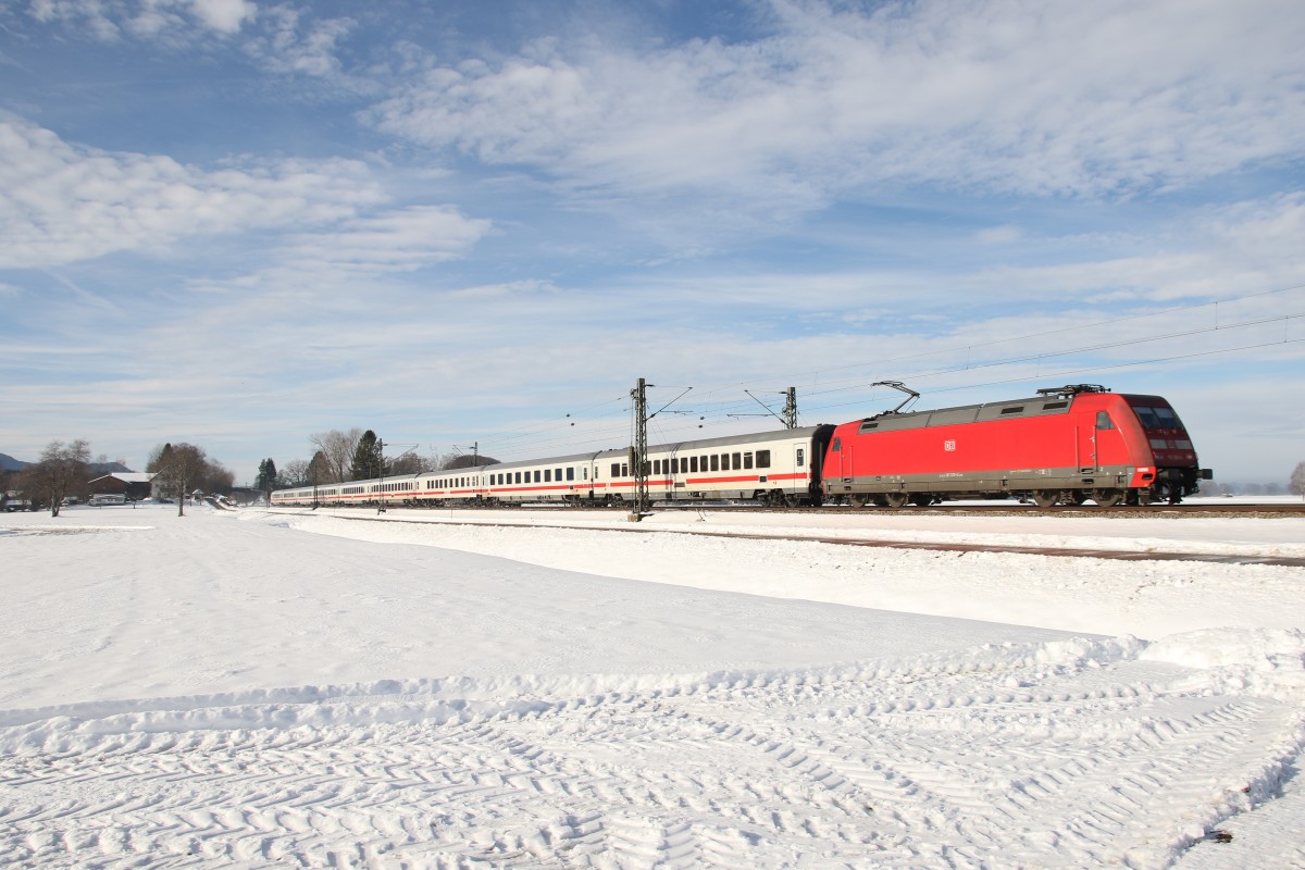 101 120-4 war am 2. Januar 2015 bei �bersee am Chiemsee auf dem Weg nach Salzburg.