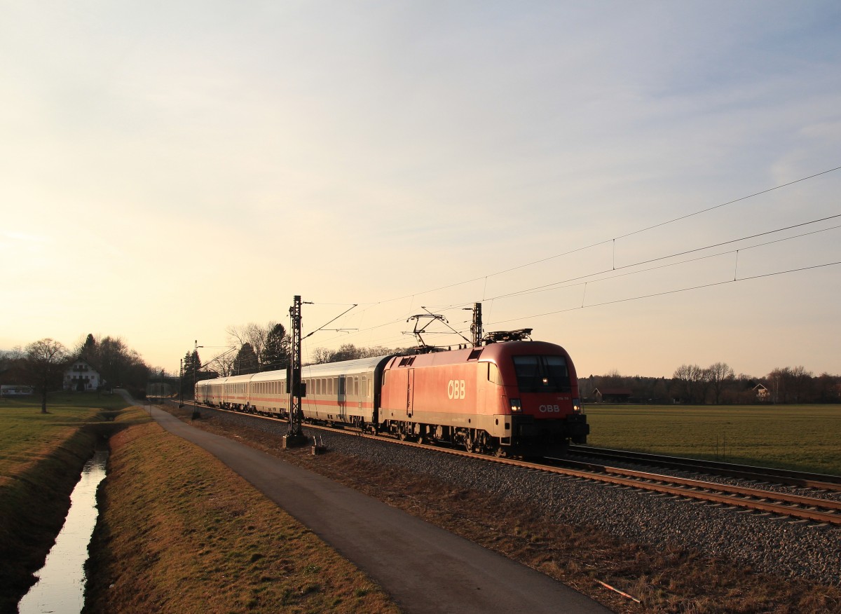 1116 114-0 am 12. Januar 2014 mit dem  IC K�nigssee  bei �bersee am Chiemsee.