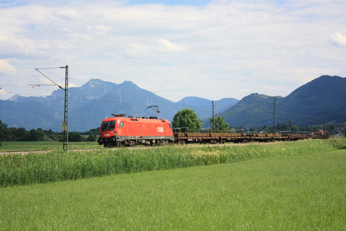 1116 159-5 mit einem gemischten G�terzug am 27. Juni 2014 bei Weisham.