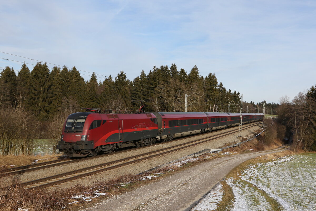 1116 251 aus Salzburg kommend am 7. Januar 2022 bei Grabenst�tt im Chiemgau.
