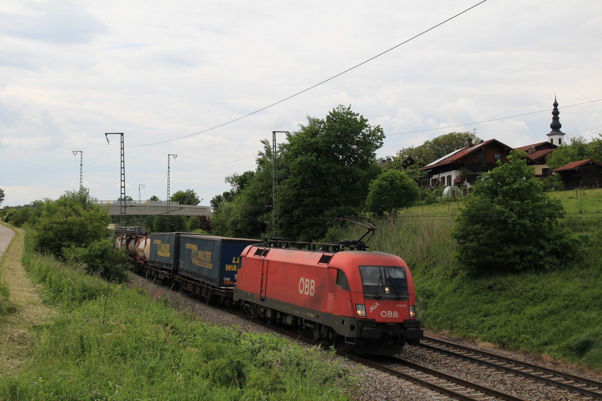 1116 275-9  Max  war am 31. Mai 2014 mit einem G�terzug bei Teisendorf in Richtung Salzburg unterwegs.