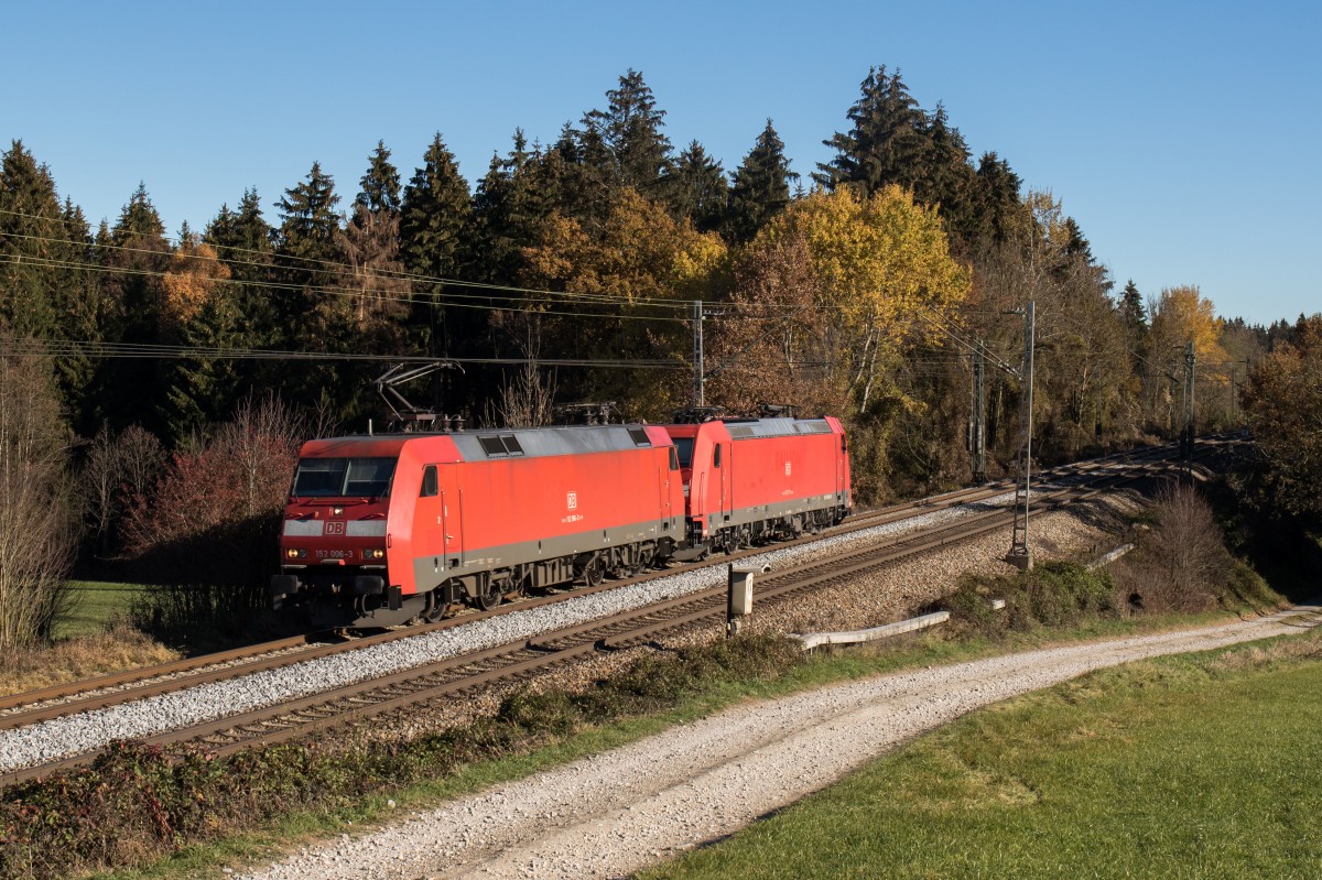 152 006-3 und 185 271 am 3. November 2015 aus Freilassing kommend bei Grabenst�tt.
