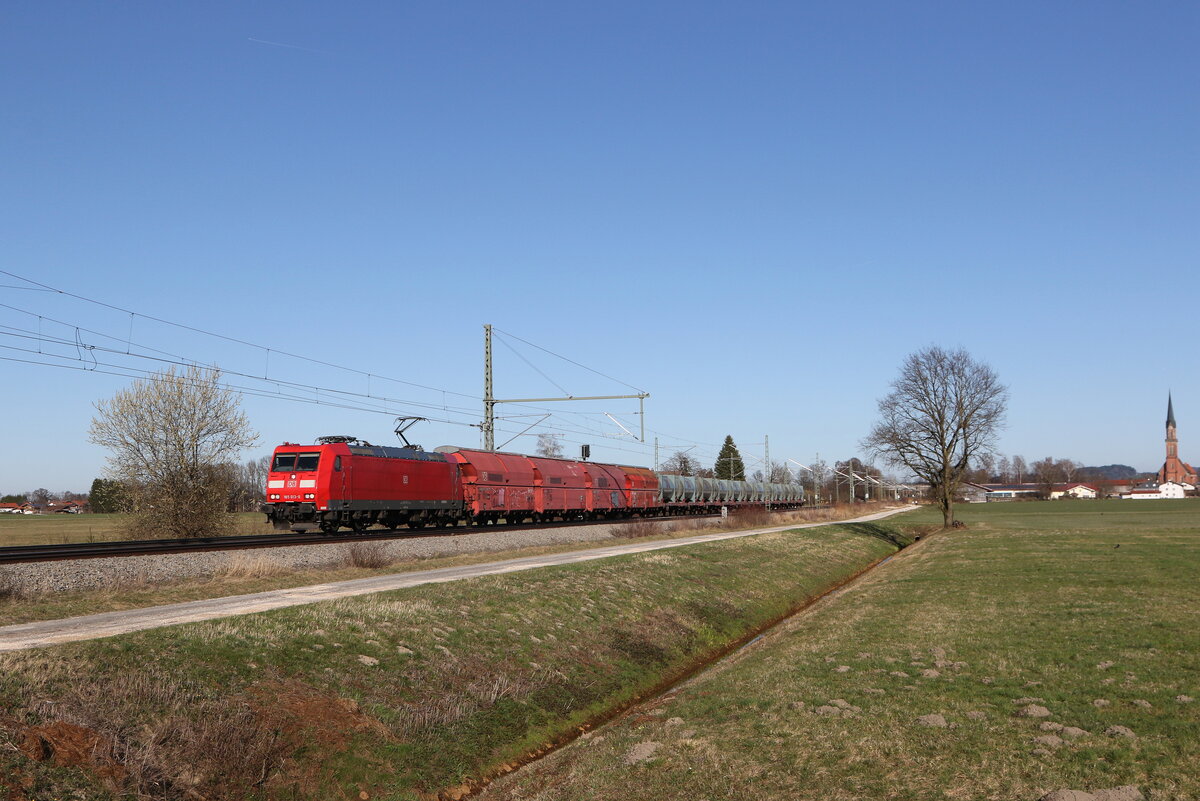 185 013 mit einem  M�llzug  aus Freilassing kommend am 13. M�rz 2026 bei �bersee.