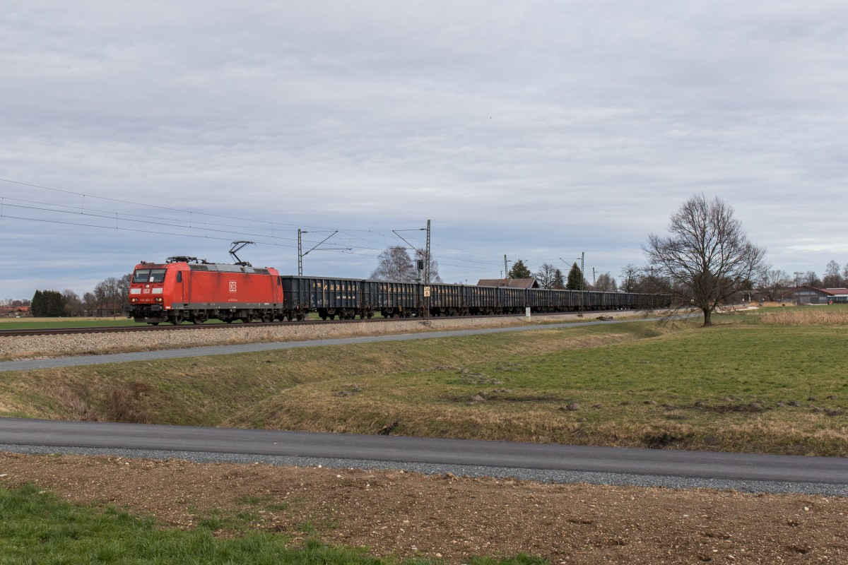 185 059-3 mit dem  Aicher-Stahlzug  am 9. Februar 2016 bei �bersee.