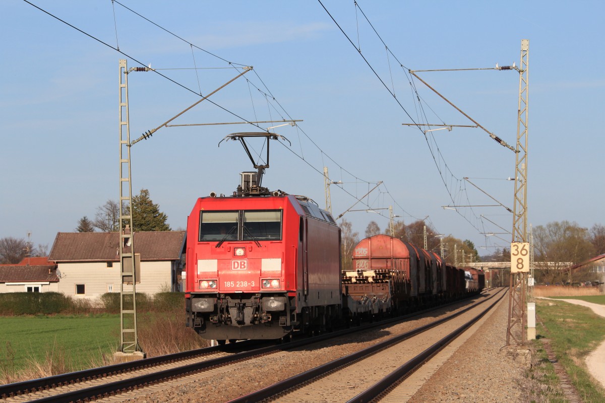 185 238-3 mit einem gemischten G�terzug aus Salzburg kommend, am 30. M�rz 2014 bei �bersee.