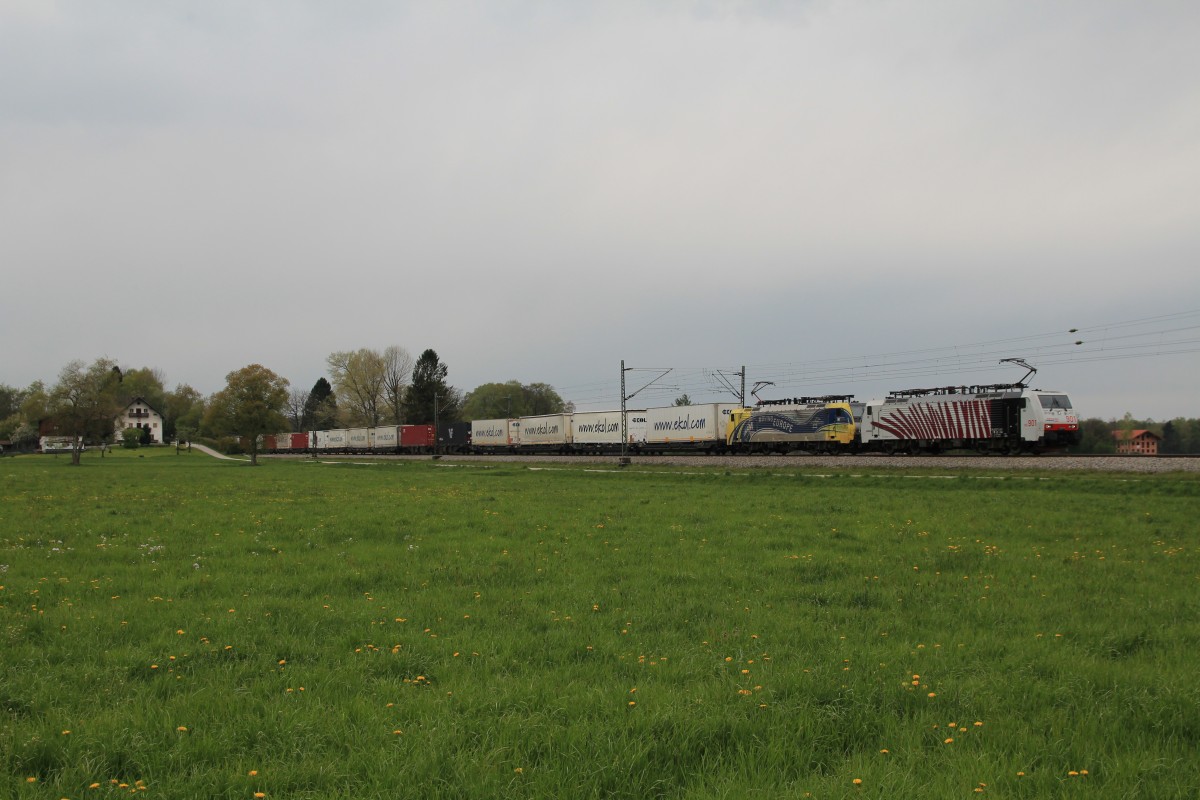189 901 und 189 912 mit dem  EKOL -Zug am 14. August 2014 bei �bersee am Chiemsee.