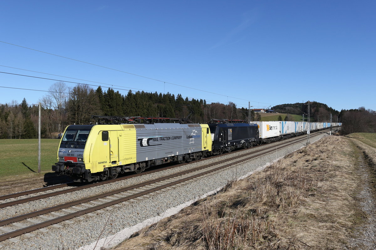 189 903 und 189 924 mit dem  Intercombi  am 21. Februar 2020 bei Grabenst�tt.