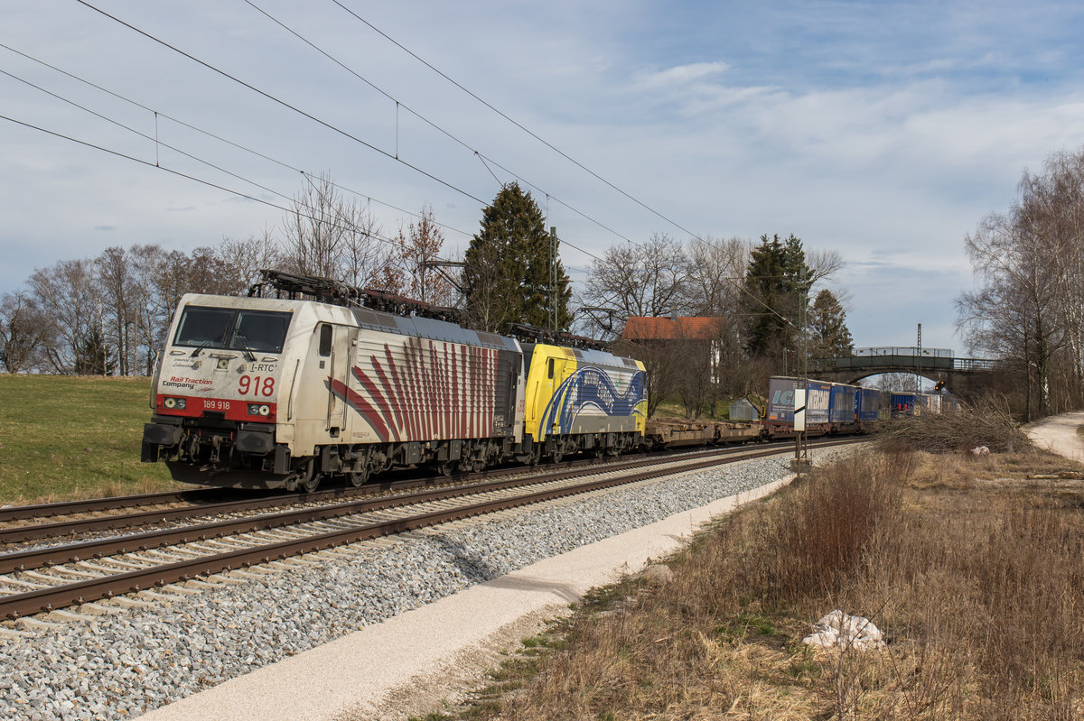 189 918 und 189 912 mit dem  Intercombi -Zug am 5. M�rz 2016 bei �bersee am Chiemsee.