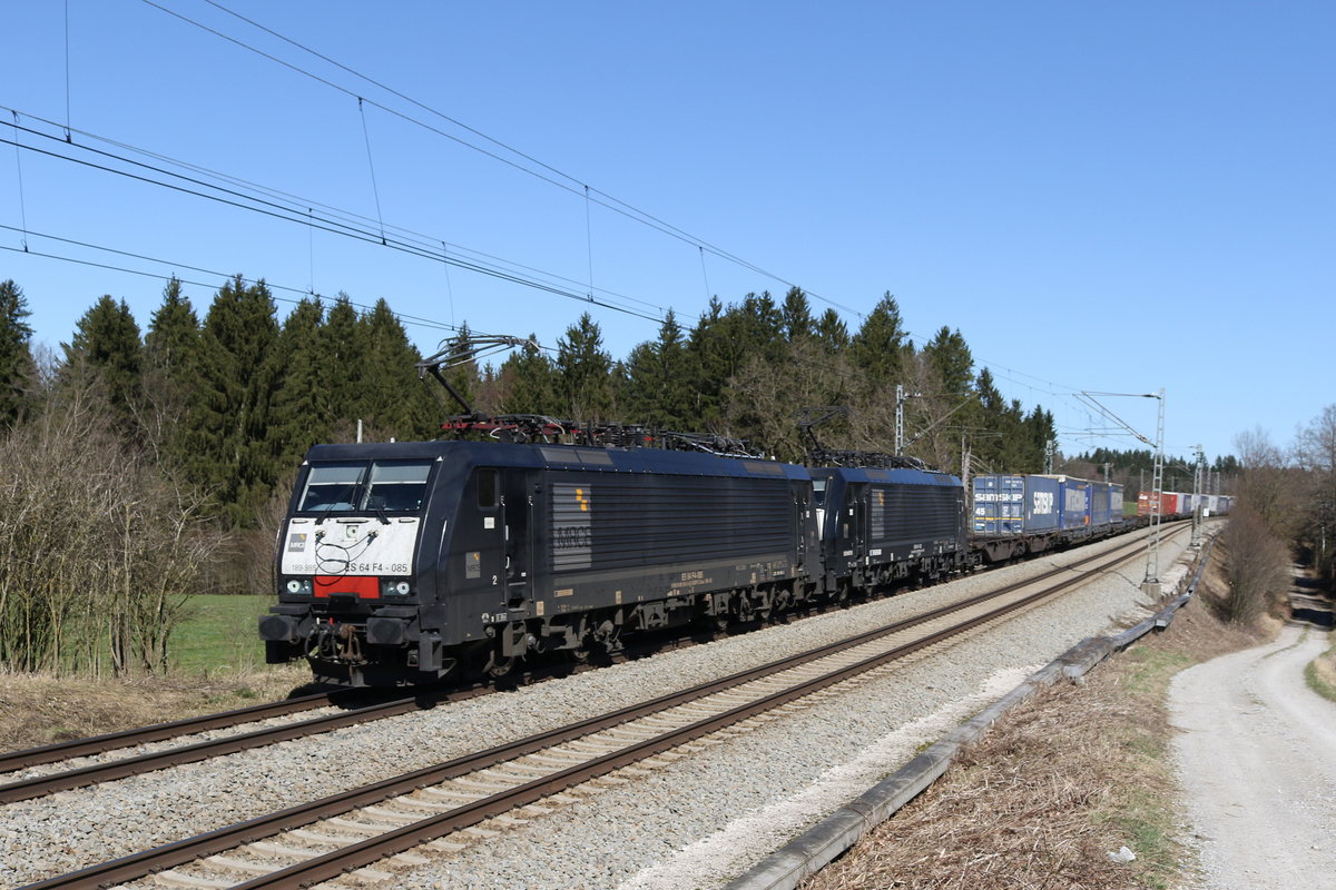 189 985 & 189 932 mit dem  Intercombi  am 16. M�rz 2020 bei Grabenst�tt im Chiemgau.