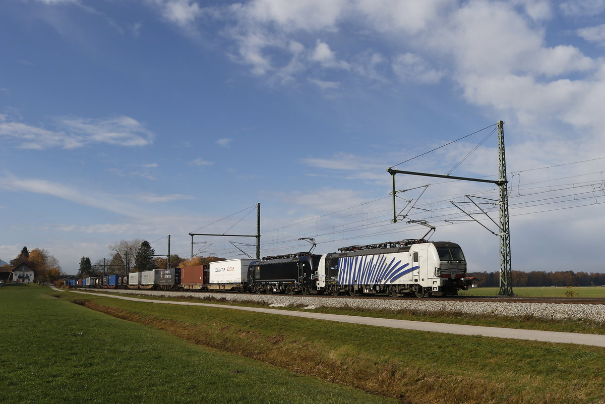 193 771 und 193 663 unterwegs in Richtung Salzburg am 11. November 2018 bei �bersee am Chiemsee.
