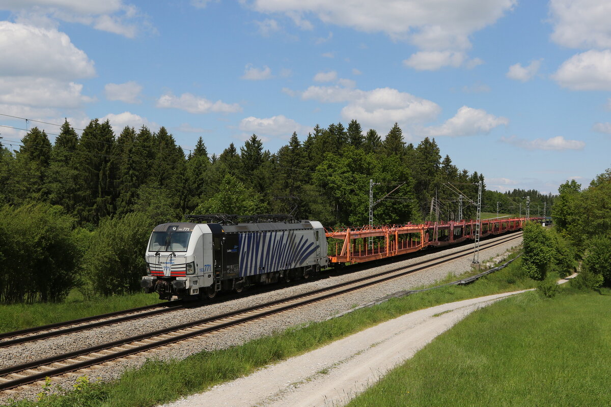 193 771 mit einem leeren Autozug aus Salzburg kommend am 30. Mai 2021 bei Grabenst�tt.
