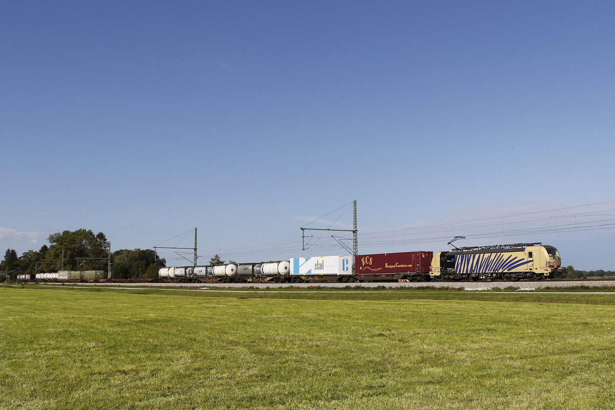 193 777 mit dem  EKOL -Zug am 19. September 2018 kurz vor �bersee am Chiemsee.