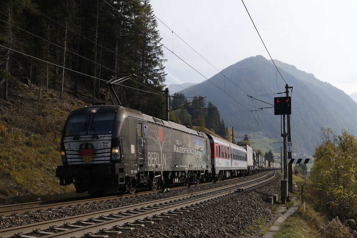 193 876  Tag der Mauer�ffnung  war am 16. Oktober 2018 bei St. Jodok vom Brenner nach W�rgl unterwegs.