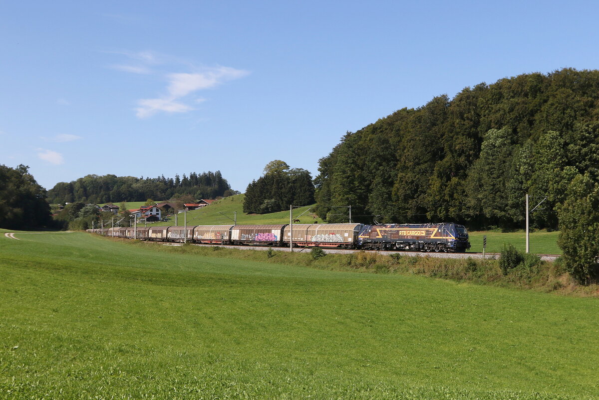 2019 315 mit  H-Wagen  aus M�nchen kommend am 18. September 2024 bei Axdorf.