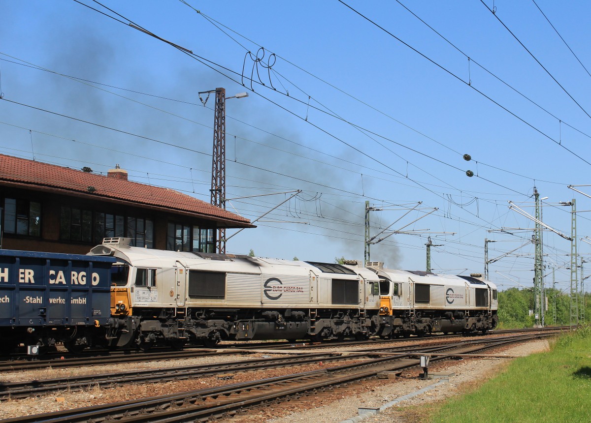247 047-4 und 247 043-4 bei der Ausfahrt aus dem Rangierbahnhof M�nchen-Ost am 17. Juni 2013. 