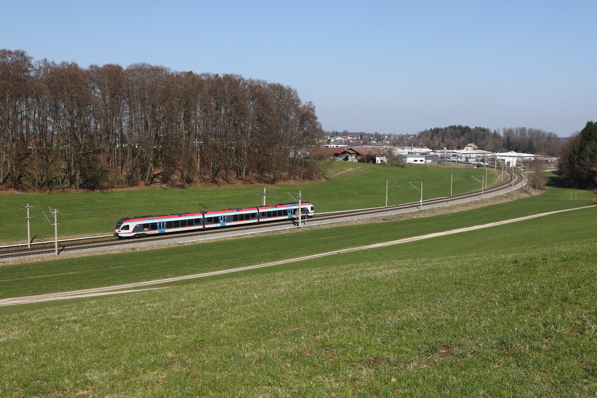 427 134 aus Freilassing kommend am 19. M�rz 2026 bei Axdorf im Chiemgau.