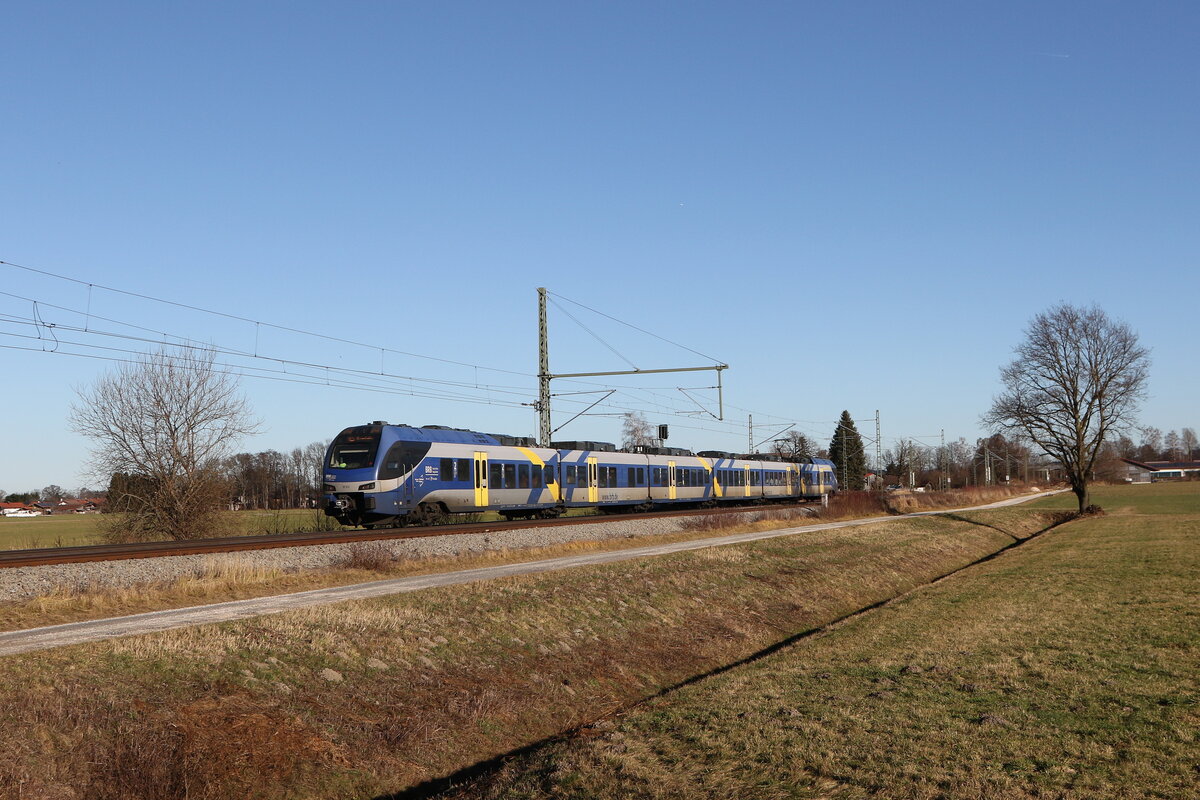 430 012 war am 10. Dezember 2025 bei �bersee am Chiemsee in Richtung Rosenheim unterwegs.