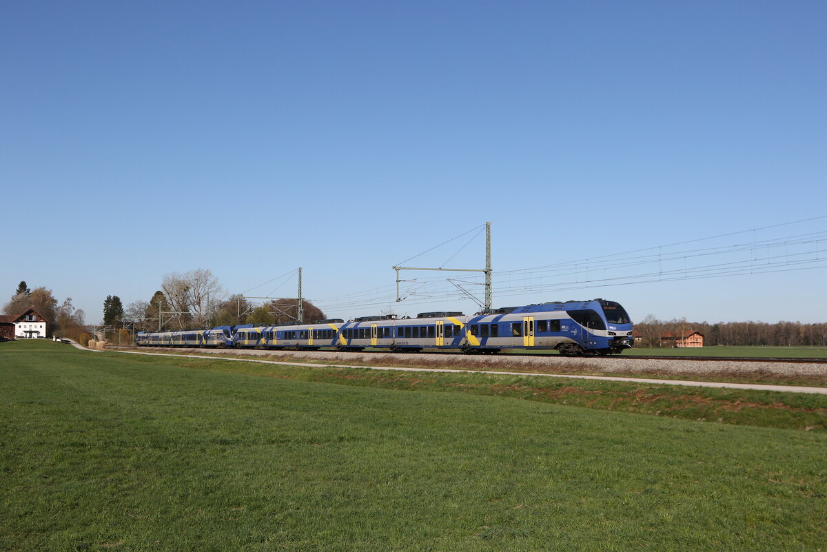 430 028 und 430 025 aus M�nchen kommend am 8. April 2026 bei �bersee am Chiemsee.