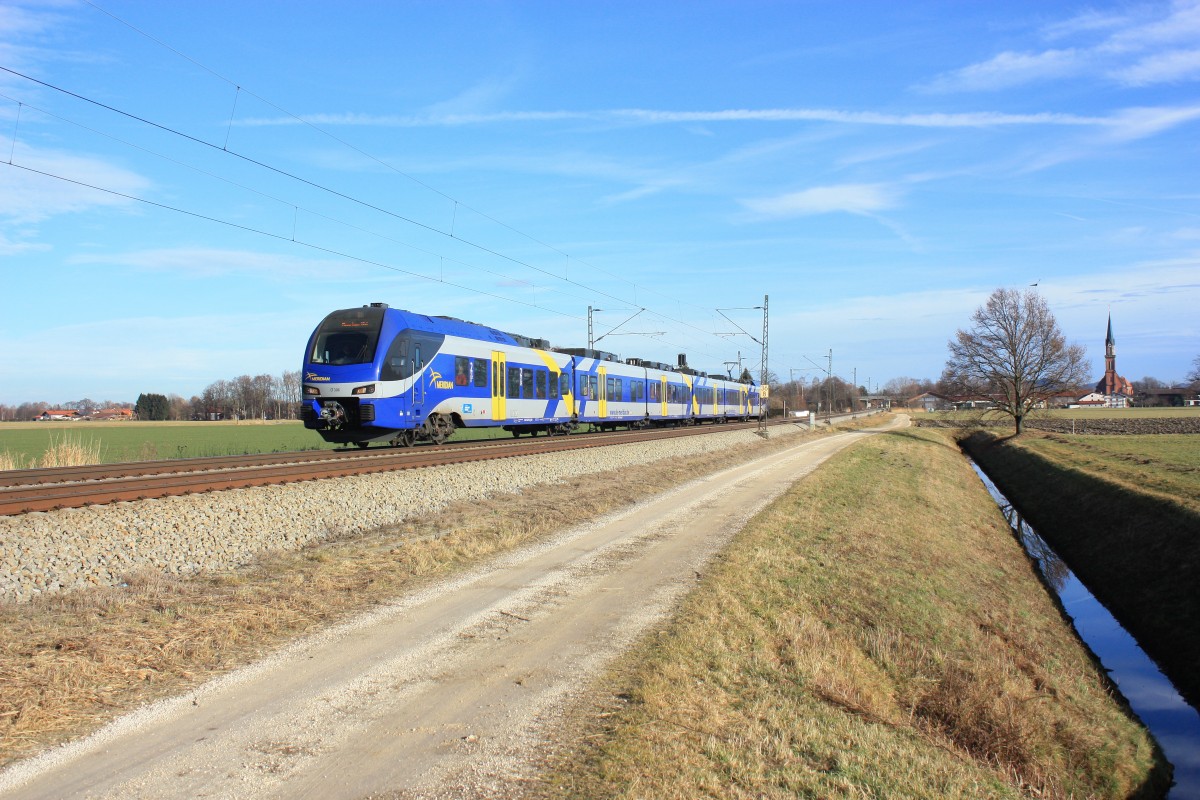 ET 306 ist am 22. Dezember 2013 bei �bersee am Chiemsee auf dem Weg nach M�nchen.