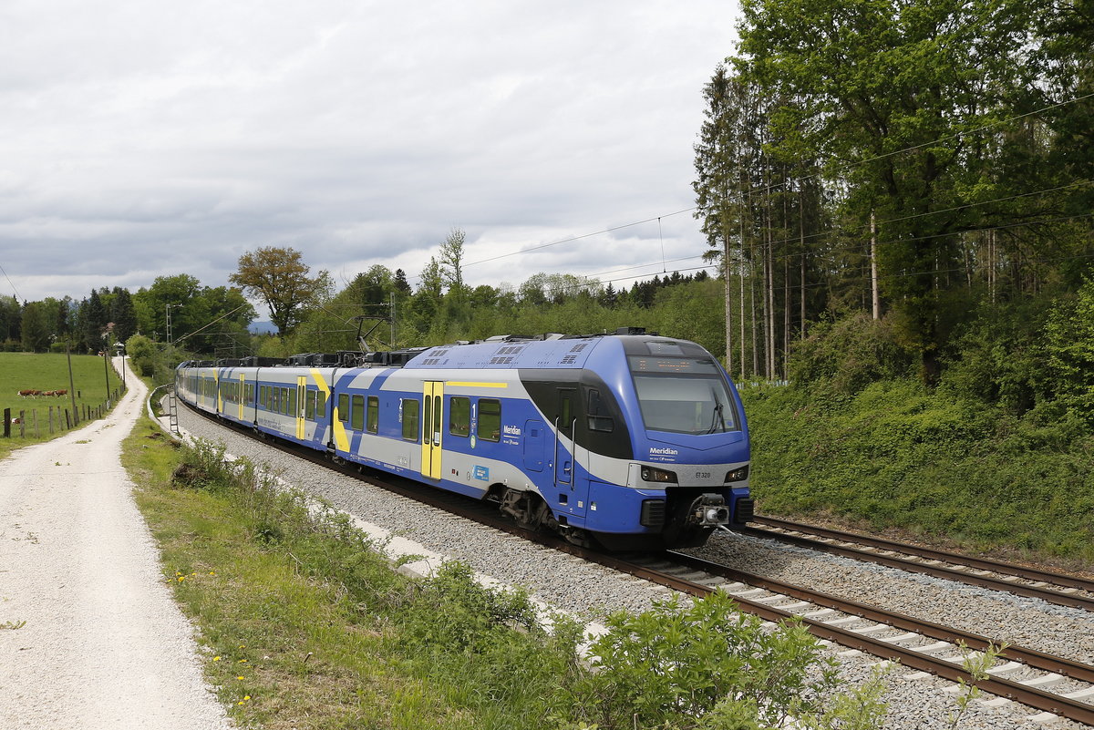 ET 320 war am 1. Mai 2018 auf dem Weg nach Salzburg. Das Bild entstand bei Grabenst�tt.