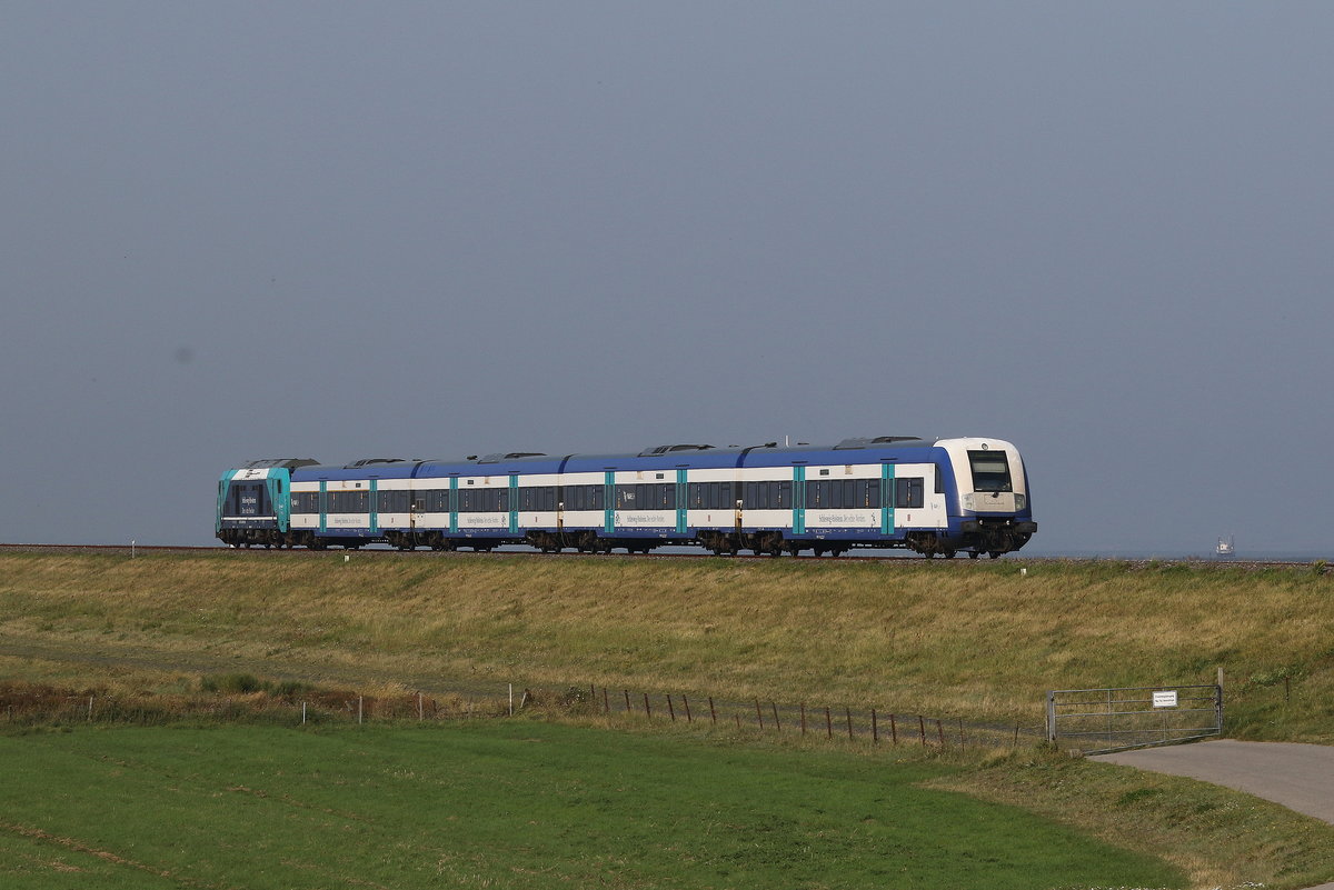 Regionalzug mit 245 209 am 28. August 2019 bei Klanxb�ll.