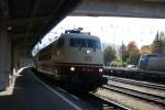 103 184-8 f�hrt soeben mit einem Sonderzug in den Bahnhof von Kustein/Tirol ein.