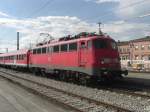 110 316-7 ist soeben aus M�nchen kommend in den Rosenheimer  Bahnhof eingefahren.