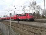 111 006-3 kurz vor der Ausfahrt aus dem Bahnhof von �bersee in  Richtung Salzburg.
