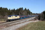 111 223 von  Smartrail  mit einem leeren Autozug aus Freilassing kommend am 13.