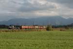 182 566 mit einem gemischten G�terzug am 9.