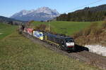 189 927 und 198 912 mit einem gemischten G�terzug aus W�rgl kommend am 4.