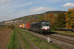 193 871 von  MRCE  mit einem Containerzug aus Gem�nden kommend am 12.