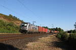 187 508 von  METRANS  mit einem Containerzug aus W�rzburg kommend am 6.