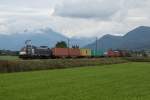 182 566 mit einem gemischten G�terzug am 8.