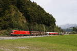 1116 093 mit einem gemischten G�terzug am 11.