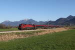 1116 213 aus Salzburg kommend am 8. April 2026 bei Bernau am Chiemsee.