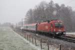 1216 009 aus M�nchen kommend bei dichtem Schneetreiben am 28.