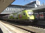 1116 033-0 der  Telekom-Stier  kurz vor der Abfahrt aus dem  M�nchner Hauptbahnhof am 31.