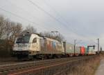 1216 955 von der  Roland Spedition  mit einem Containerzug bei Thüngerheim am 21.